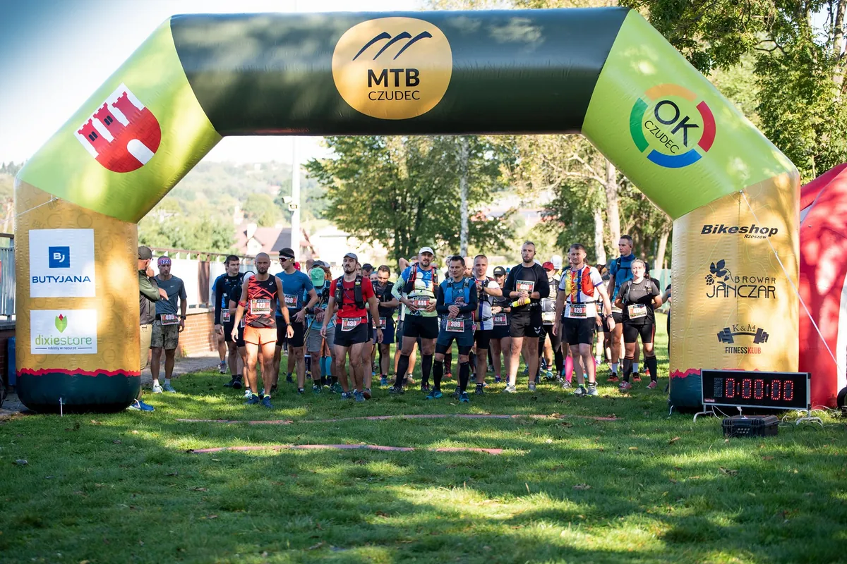Start Czudec Cross Run pod bramą MTB Czudec
